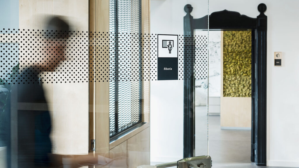 Wayfinding system with environmental graphics in The Software House headquarter in Gliwice