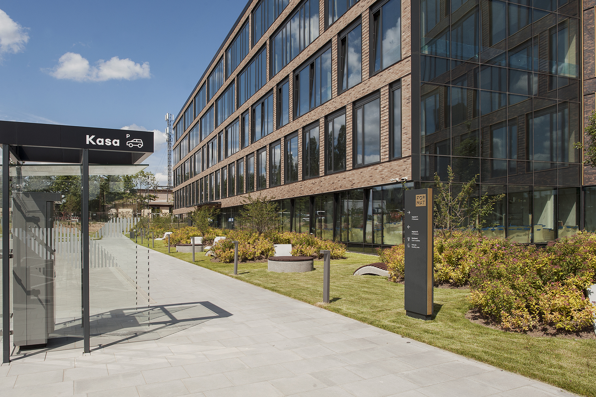 Wayfinding system in Format office building in Gdansk (Torus Investor)