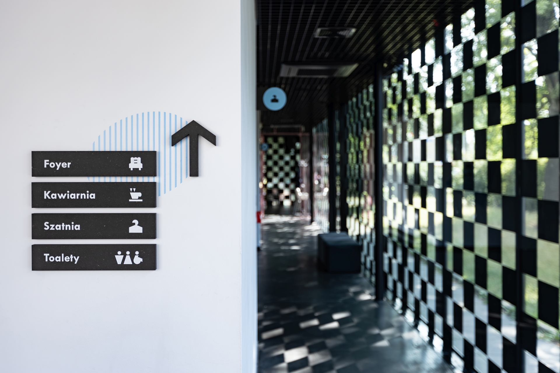 Teatr Ochoty wayfinding system