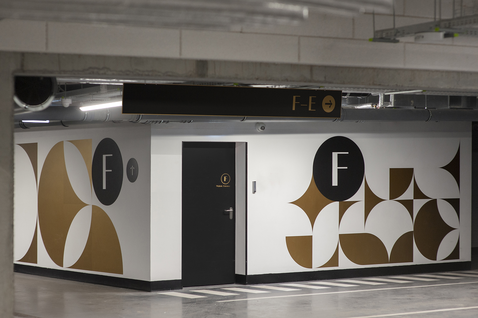 Wayfinding system in the parking in residential building DOKI Living