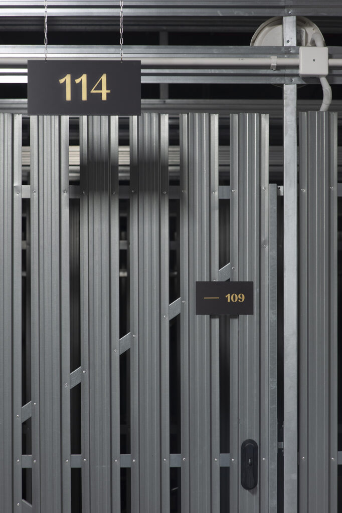 Wayfinding system in the parking in residential building DOKI Living