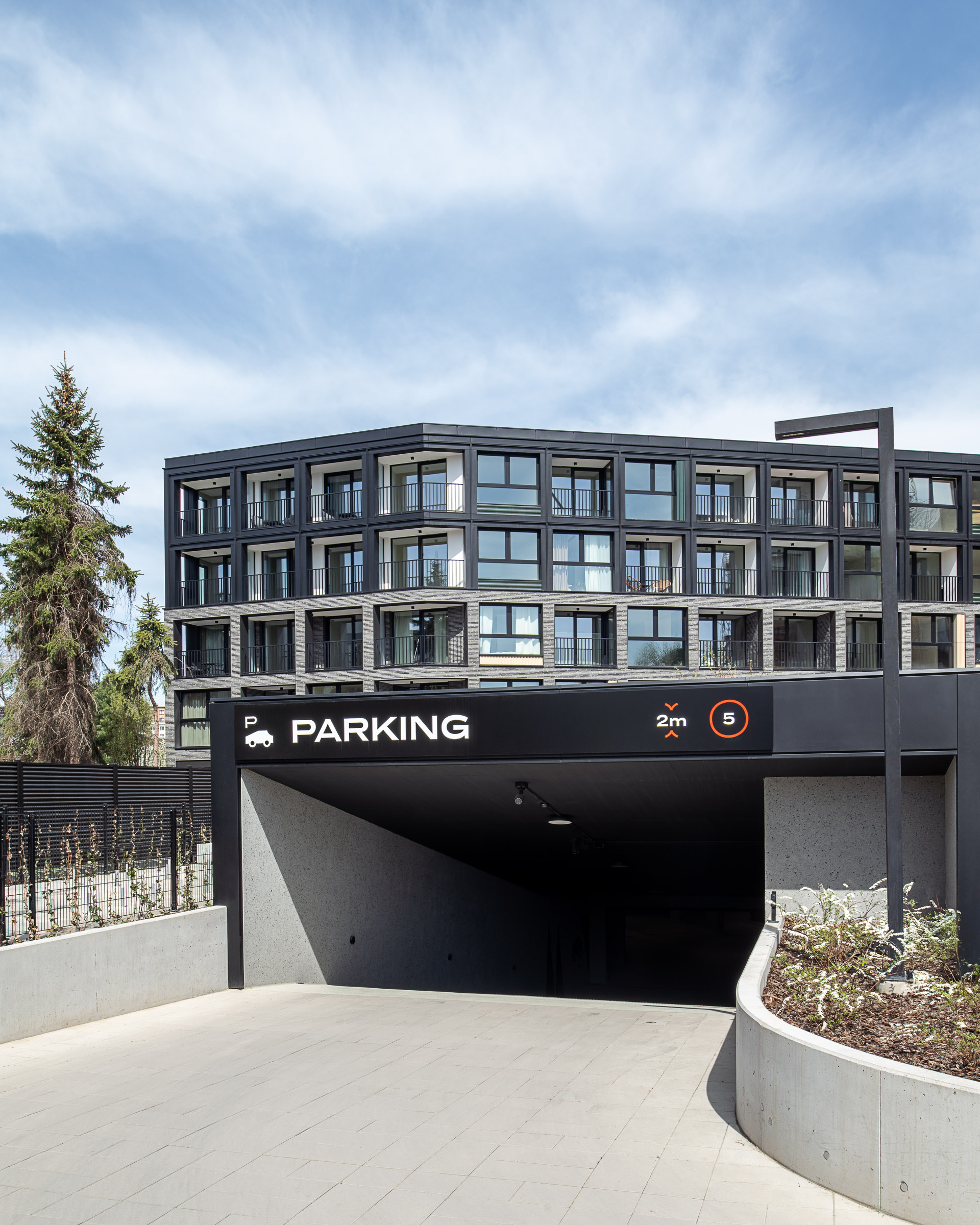 System informacji wizualnej Noho Investment Młyny Mogilska wjazd na parking