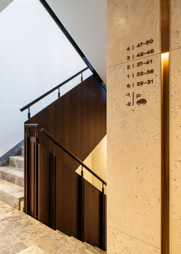 Wayfinding system Młyny Mogilska Noho Investment elevator information