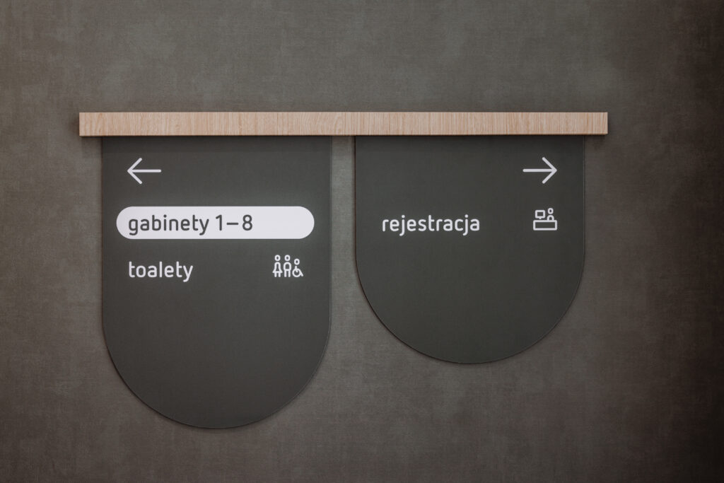 Informacja kierunkowa LUX MED wayfinding