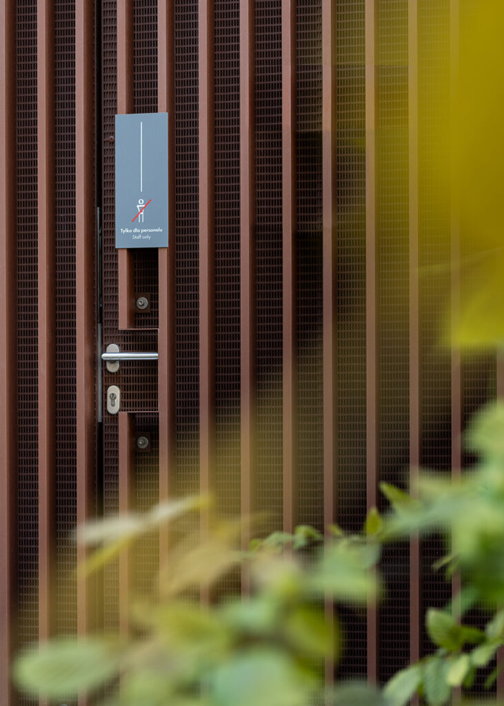 Vastint Waterfront in Gdynia system informacji wizualnej z ikoną