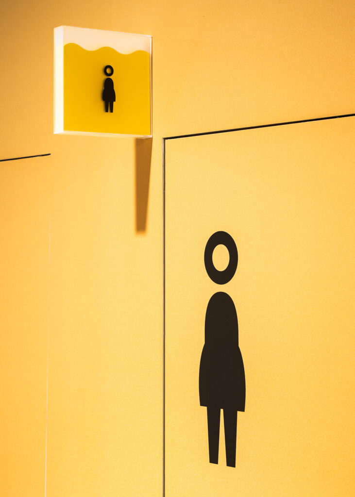 LIPTON Teas and Infusions Global HUB toilet signage
