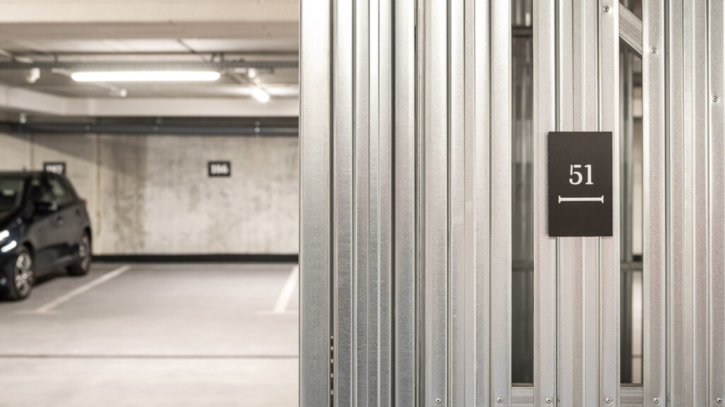 Doki Living II Gdańsk oznakowanie komórek lokatorskich