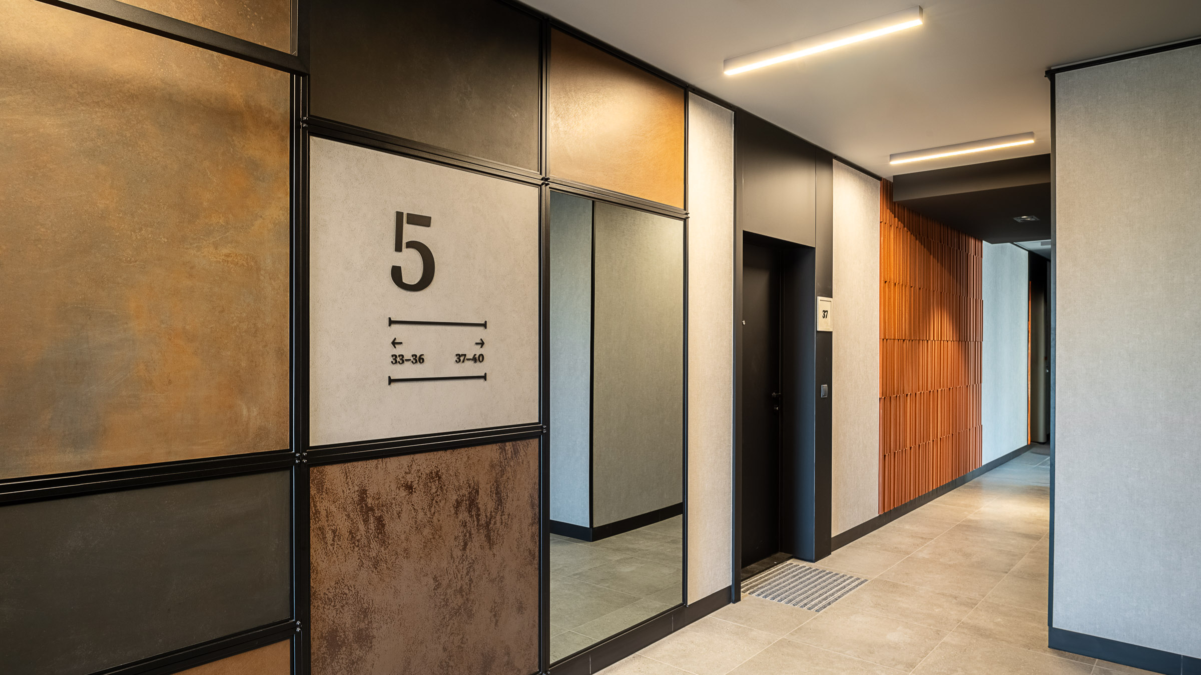 Doki Living Gdansk residential building floor number with directional information on the corridor