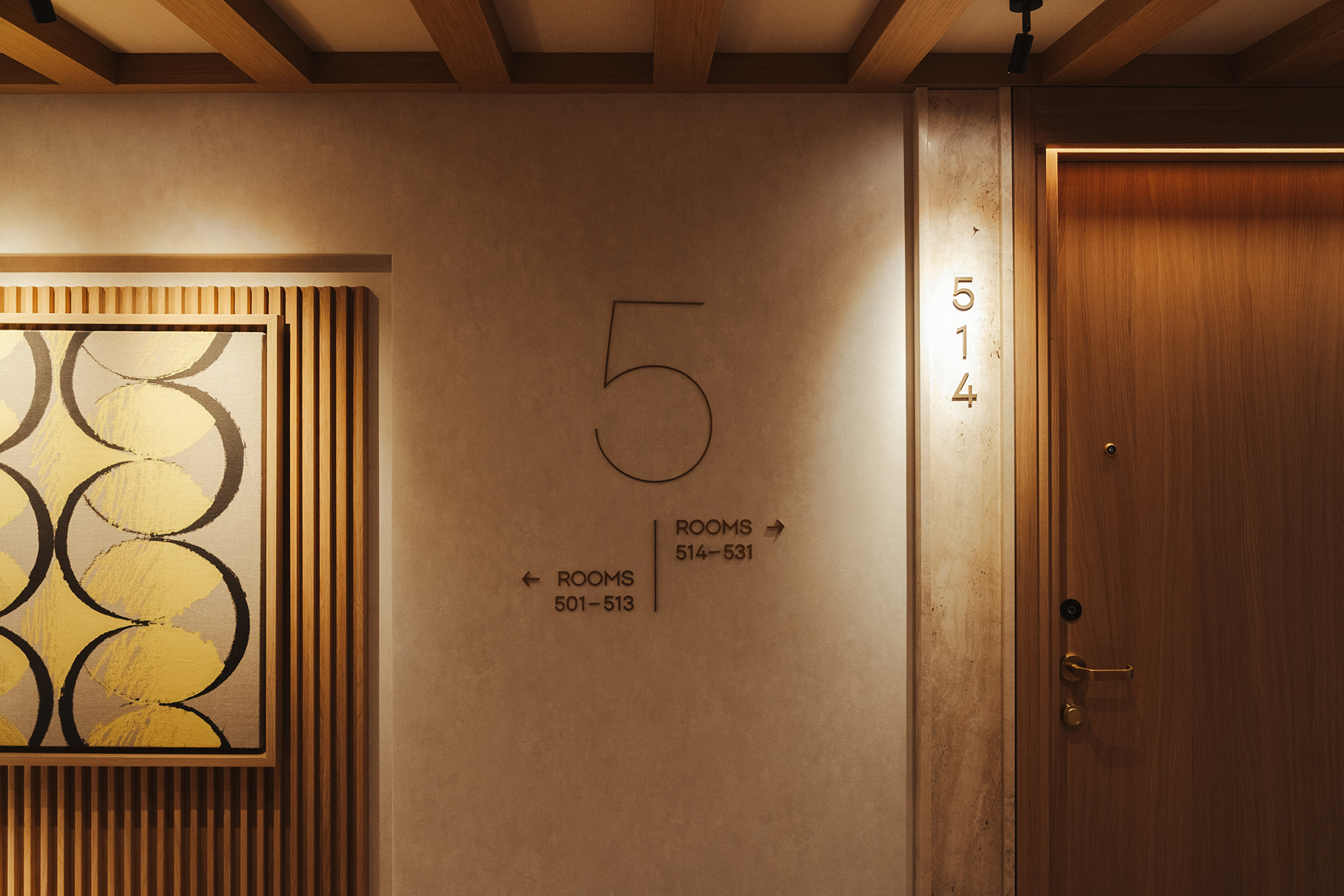 Puro Hotel informacja kierunkowa z numerem piętra