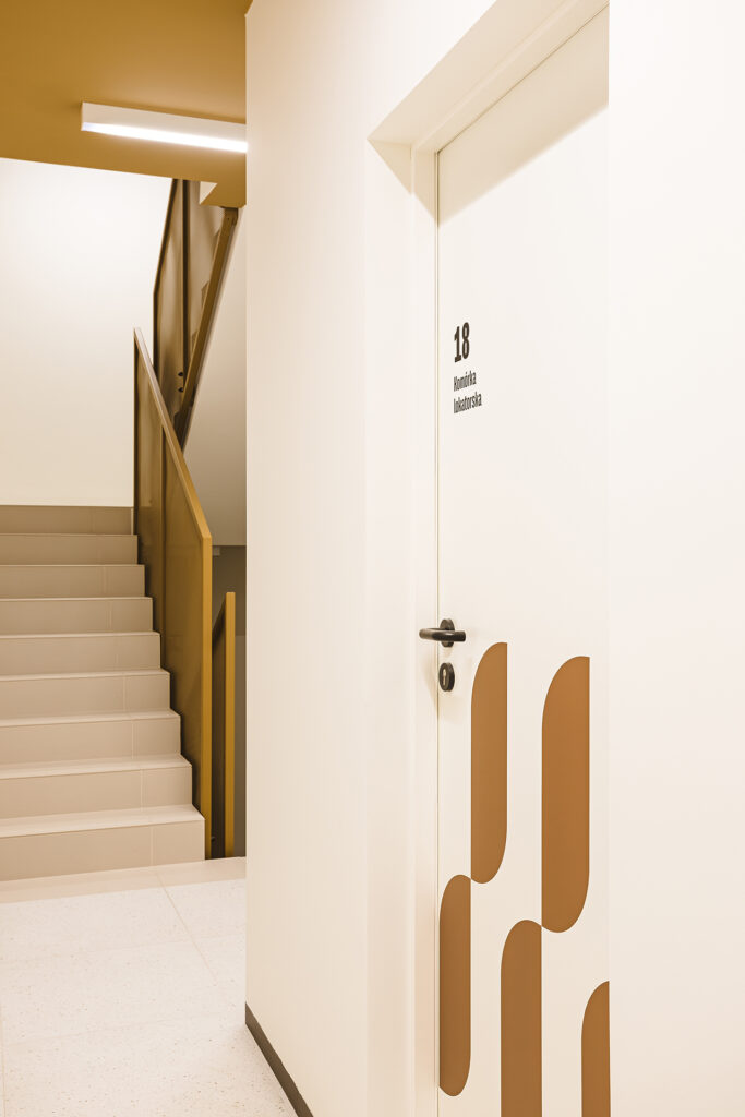 Ogrody Andersa Gliwice wayfinding budynku mieszkalnego