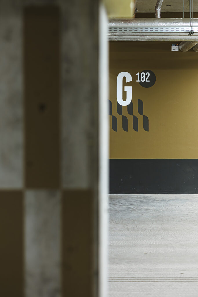 Ogrody Andersa Gliwice system informacji wizualnej w parkingu
