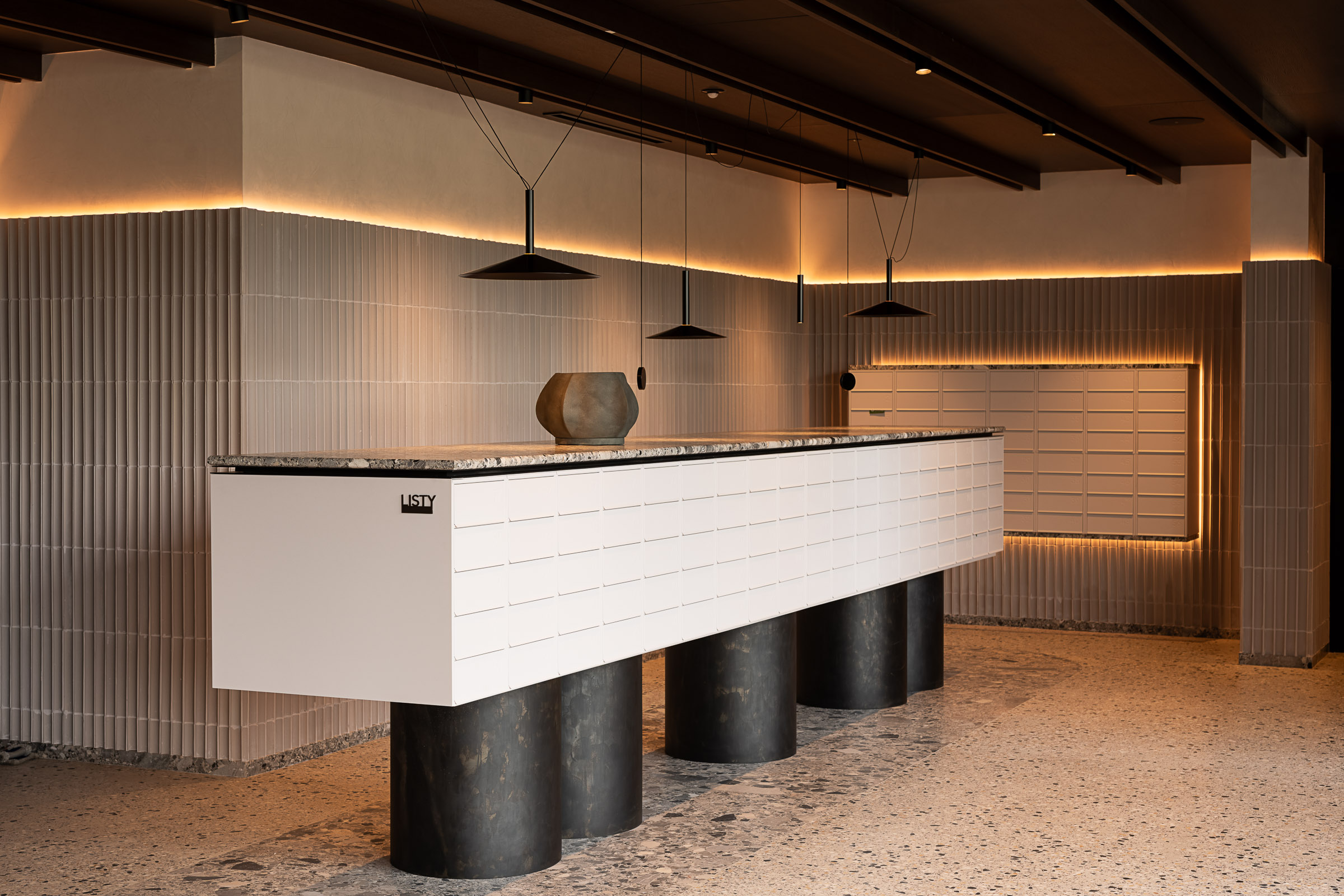 Wayfinding system in residential building