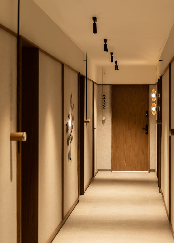Residential building corridor signage